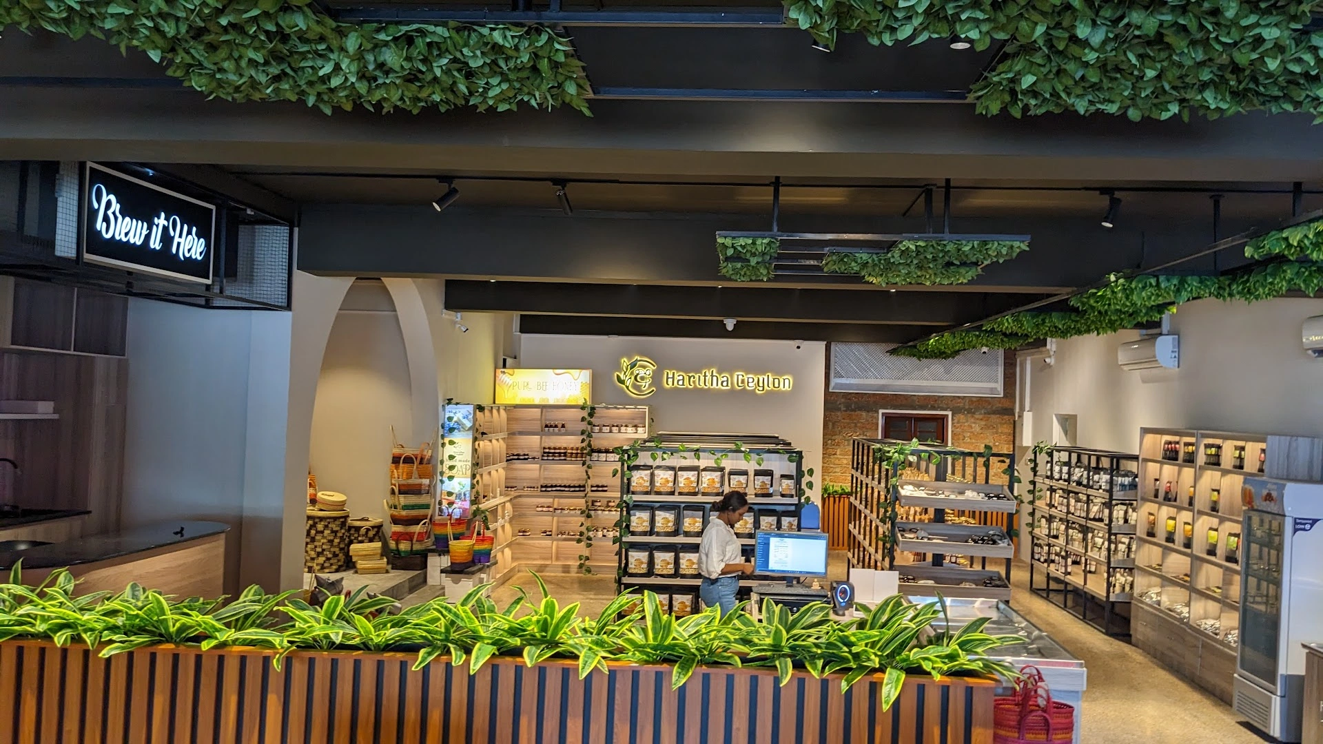 Barista Perahera Mawatha - Image 1