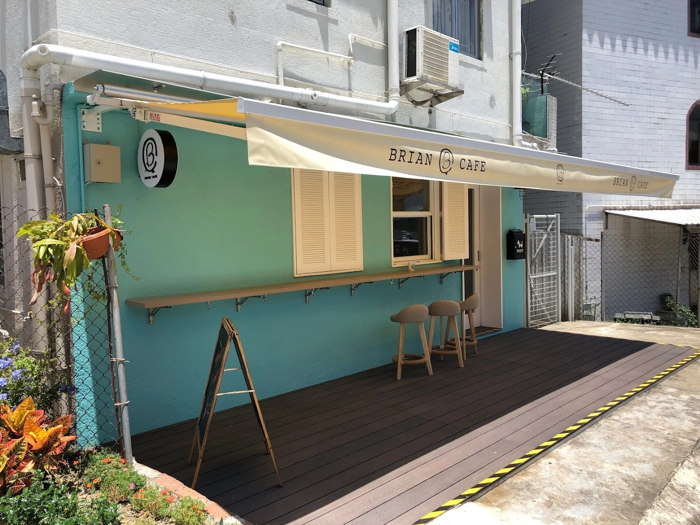 BRIAN CAFE - Image 1