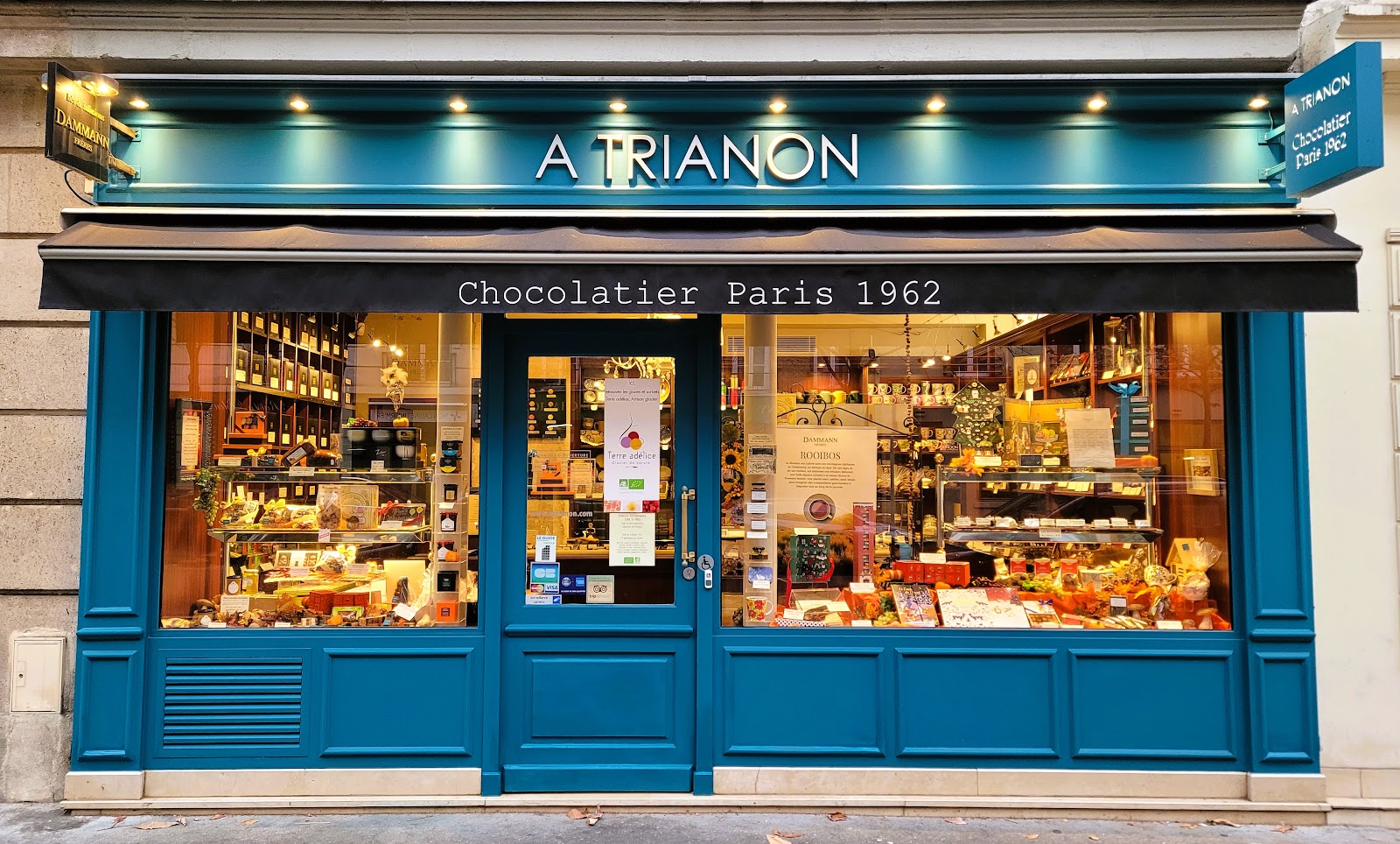 A TRIANON - Image 1