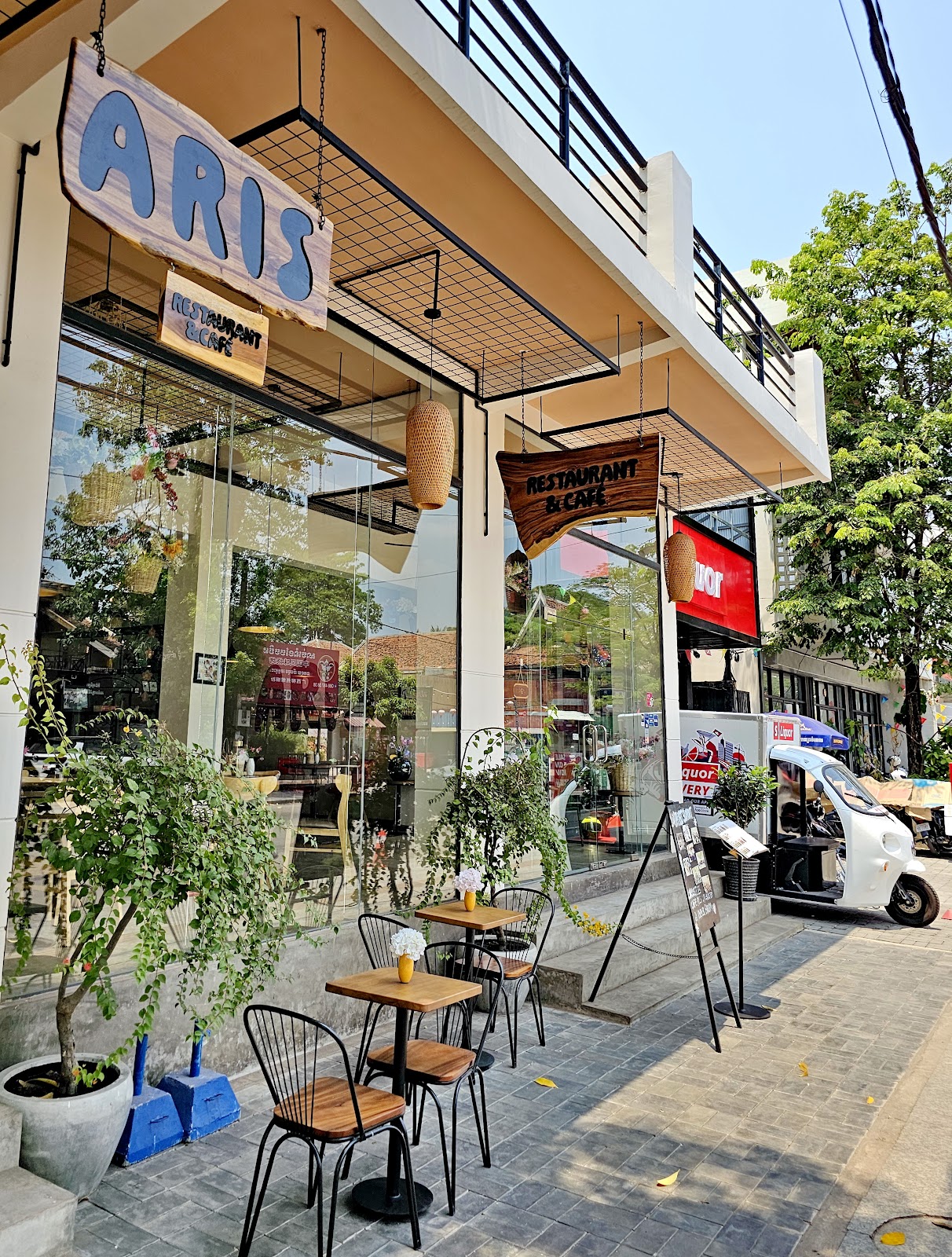 Aris Café - Image 1