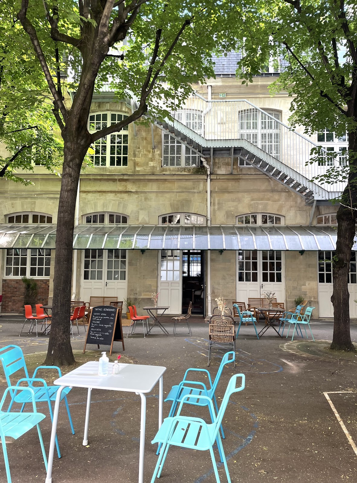 Chez Mona - Image 1