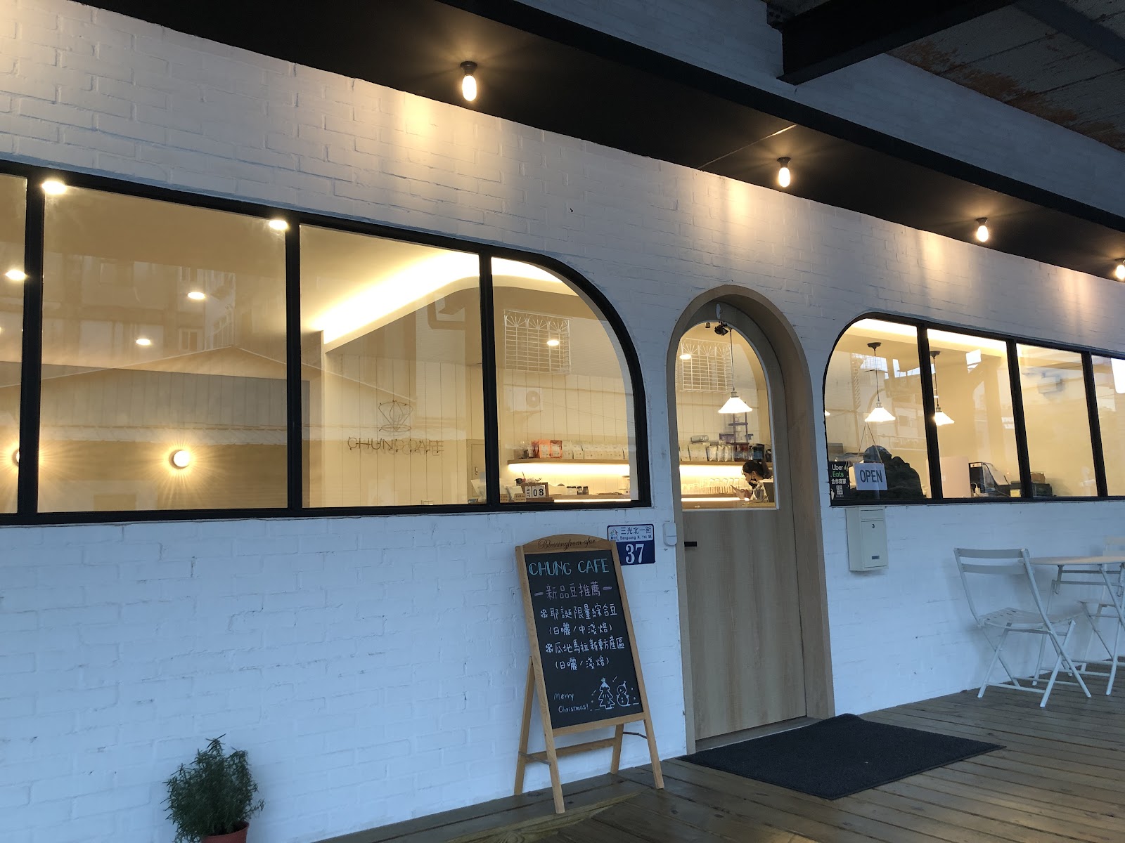 Chung Café - Image 1