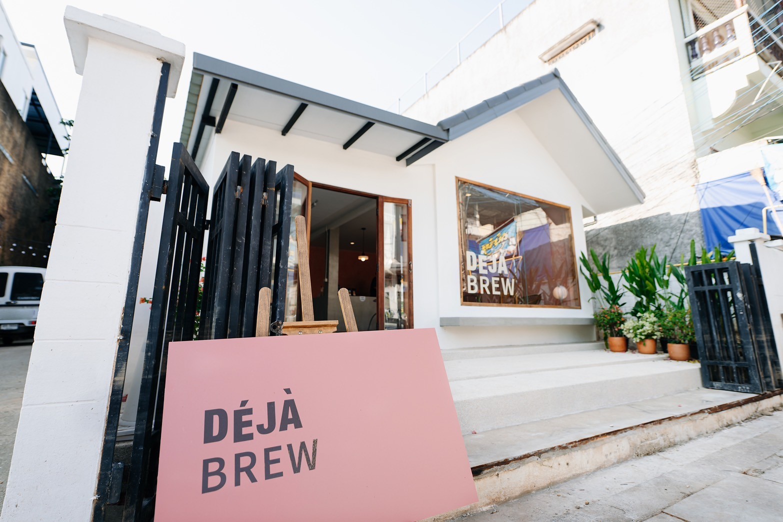 DÉJÀ Brew Café and Gallery - Image 1