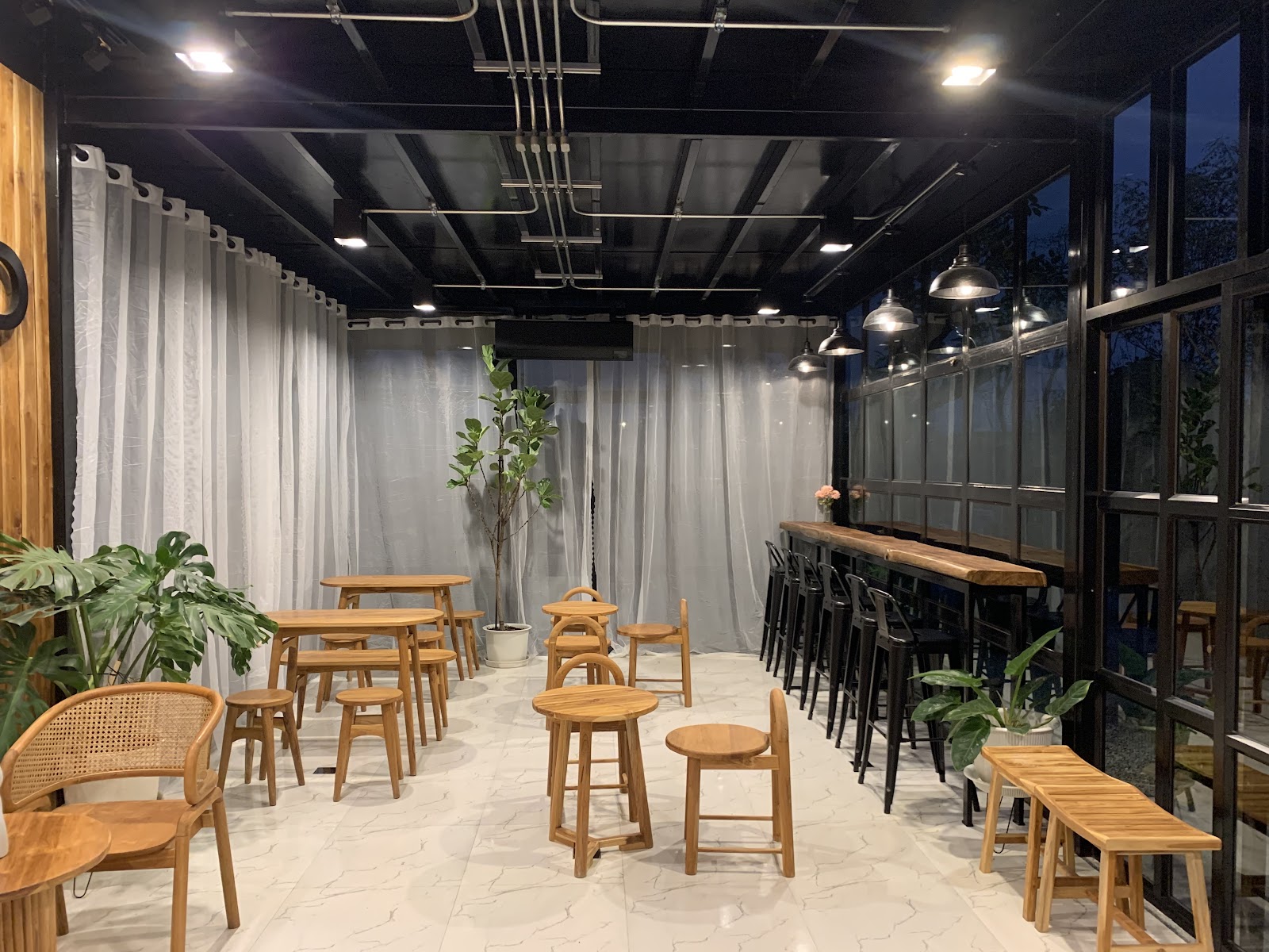 FIN’N LAND Cafe - Image 1