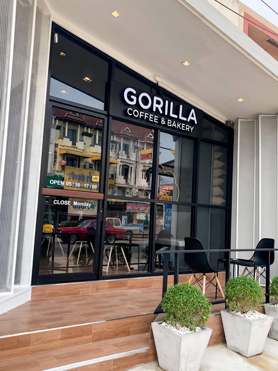 Gorilla Coffee & Bakery - Image 1