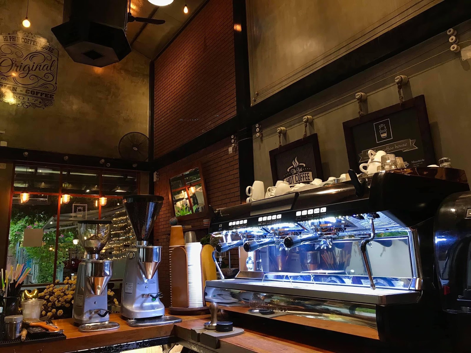 HI PHIN COFFEE HOUSE - Image 1