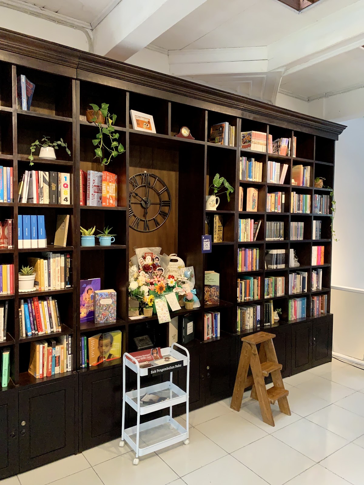 HOWL - Library & Creative Space - Image 1