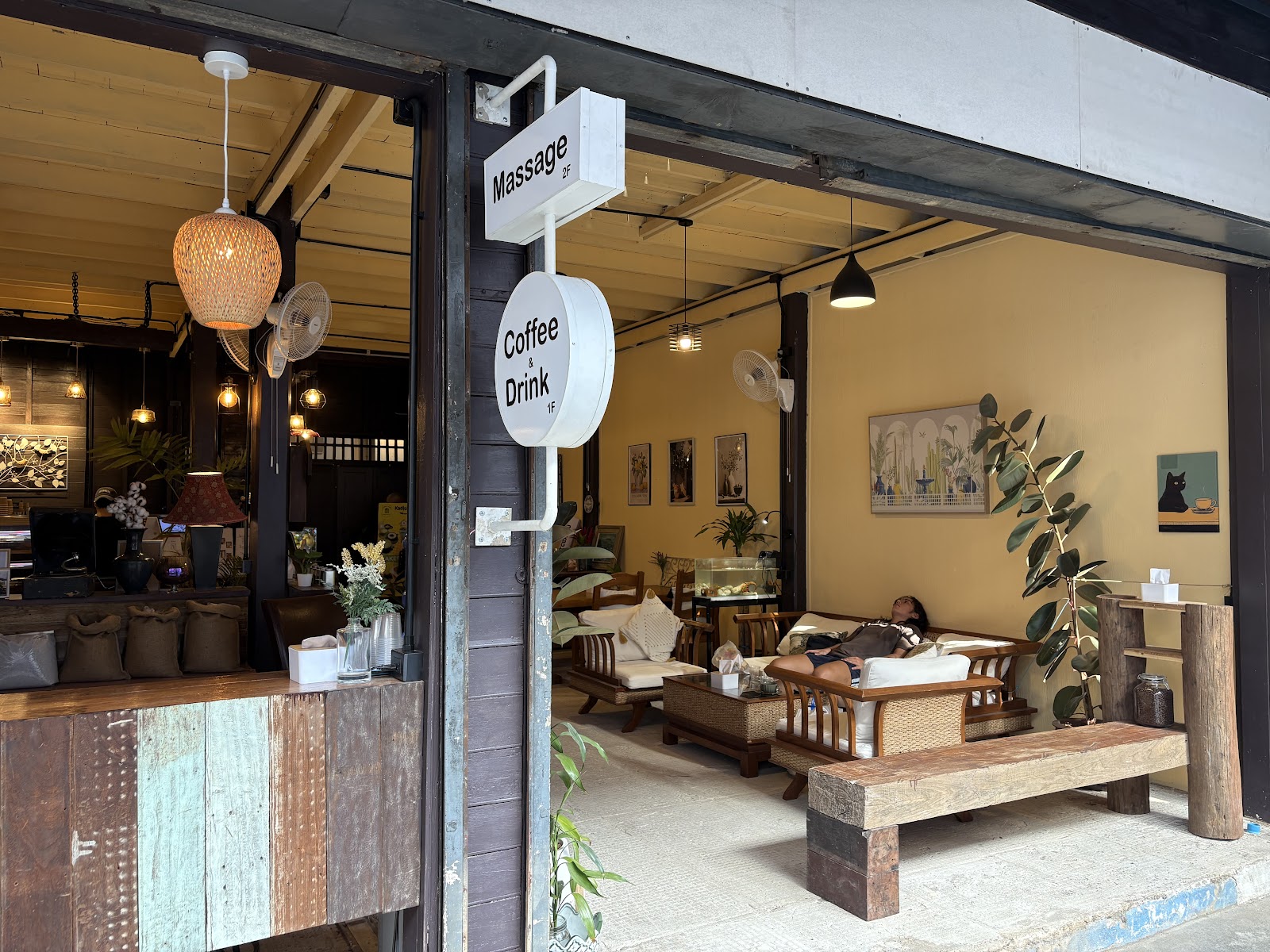 Kadluang Cafe & Roaster - Image 1