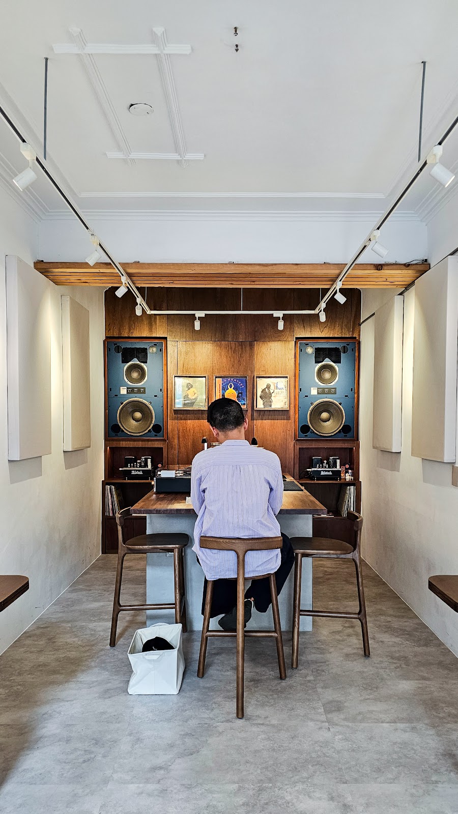 Kissa Enso Vinyl Café - Image 1