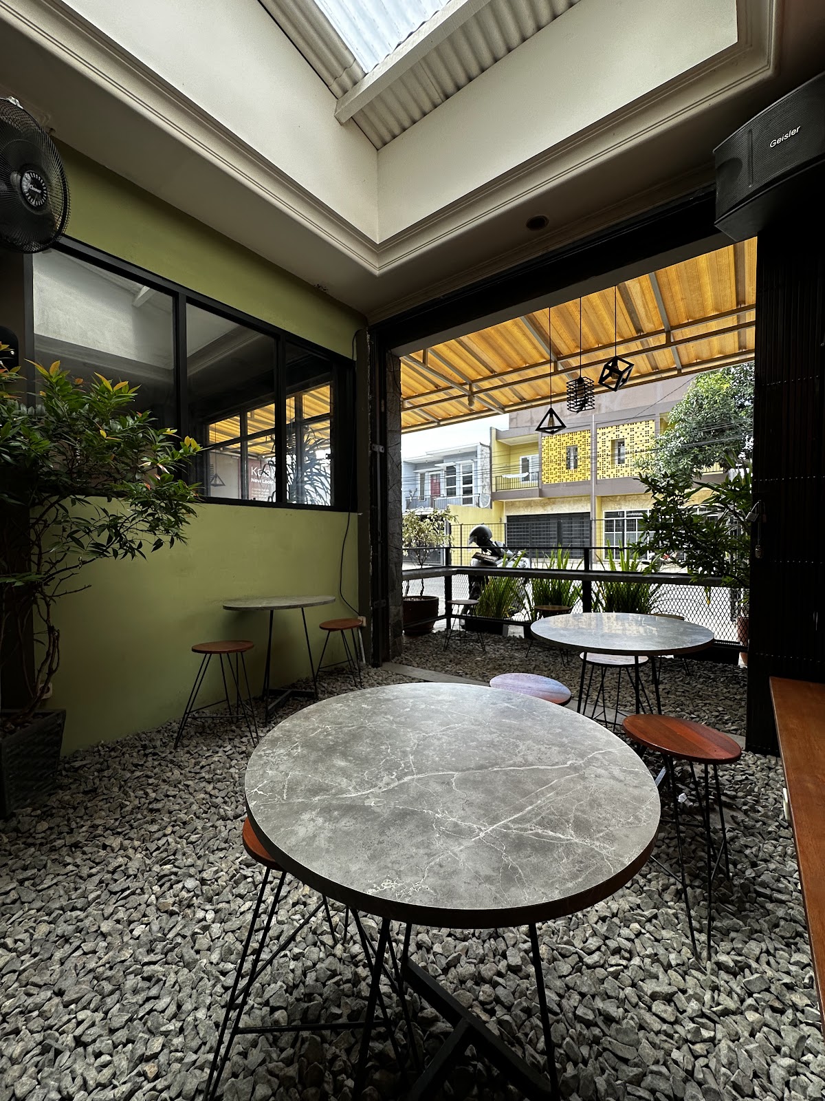 Ladju Coffee & Oma Compote - Image 1