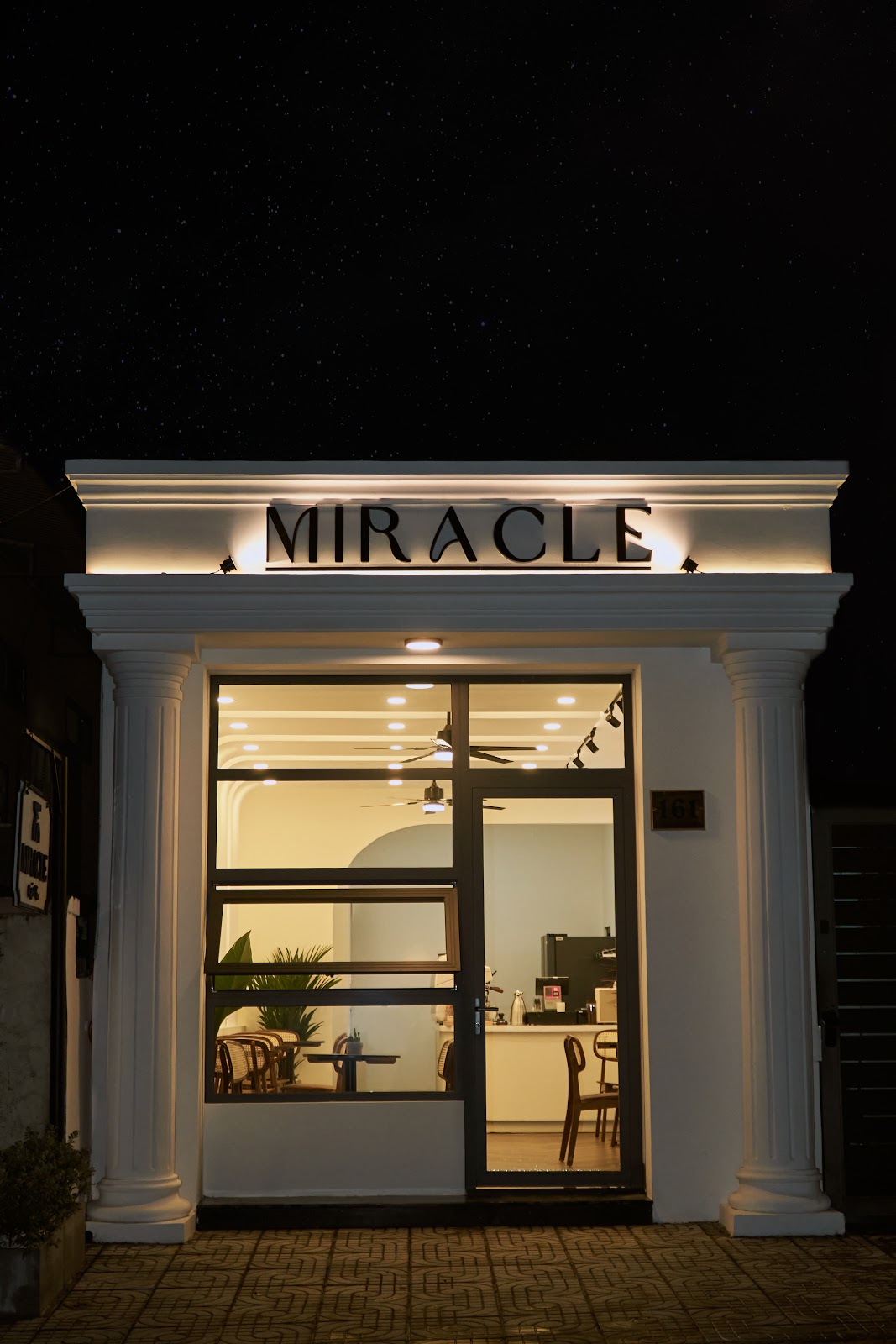 MIRACLE Café & Tea - Image 1
