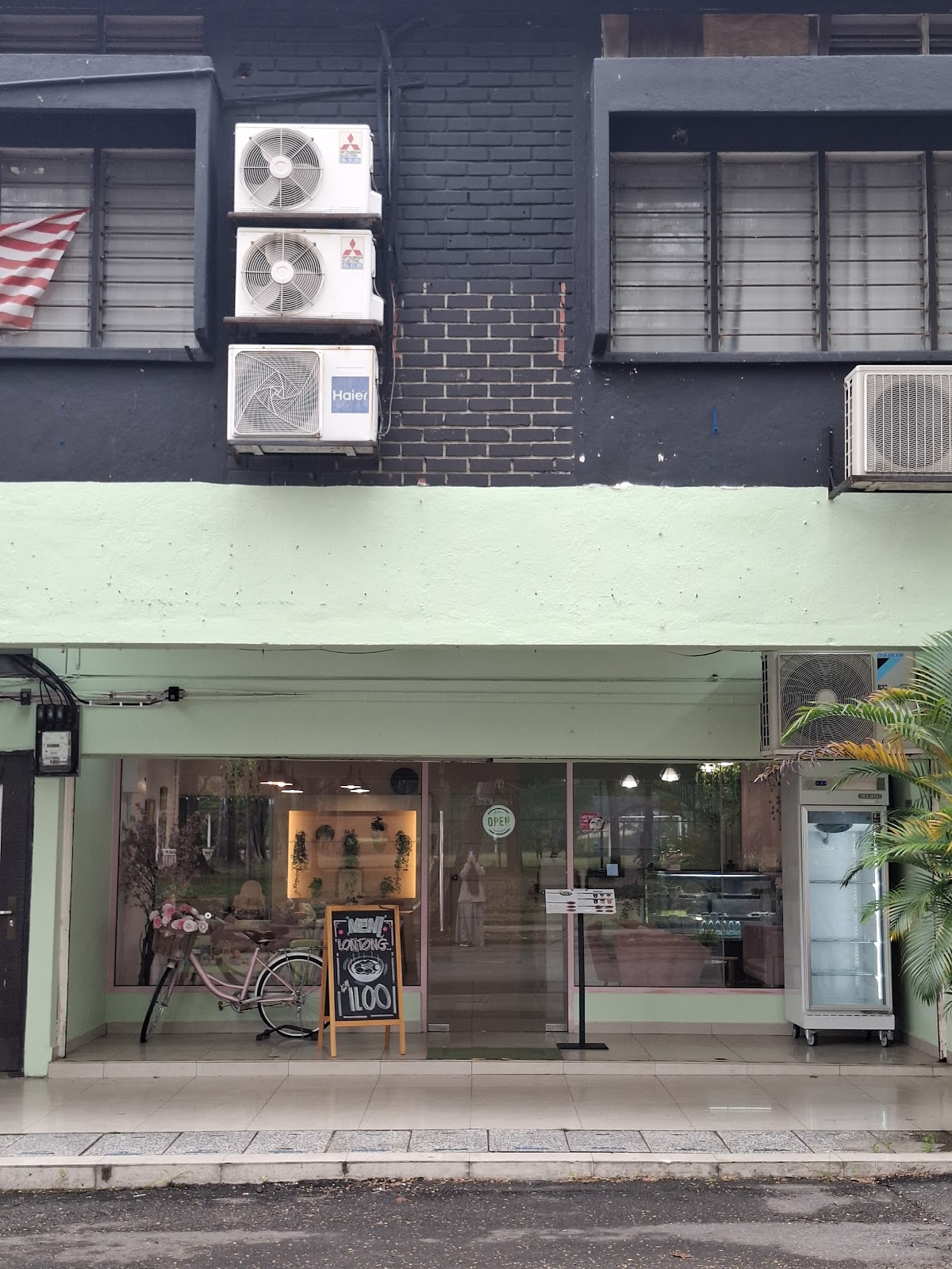 Moss Coffee & Goods - Image 1