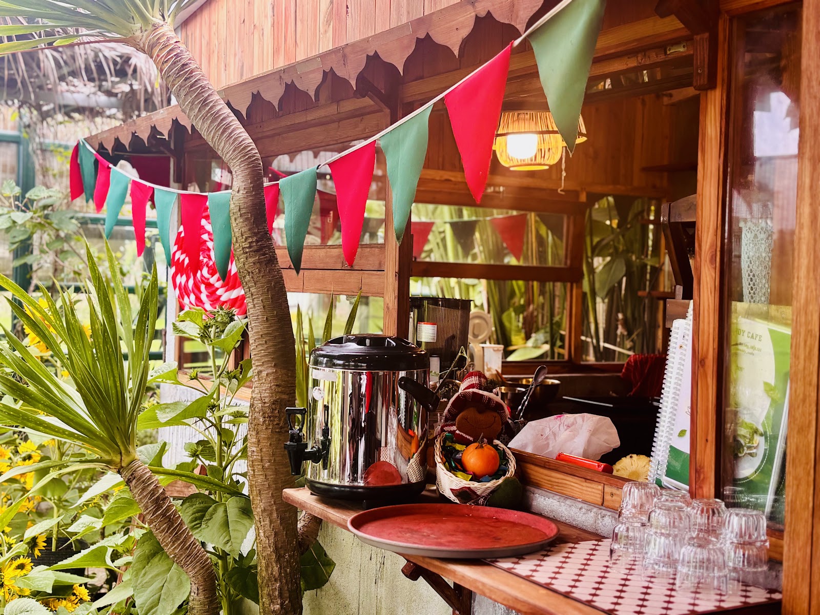 NGHÉ Rice Paddy Cafe - Image 1