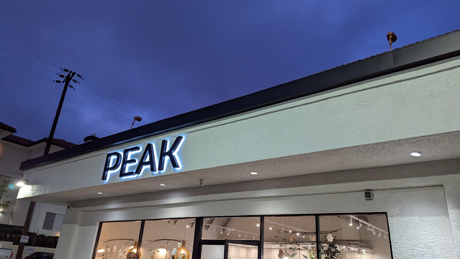 PEAK CAFE - Image 1