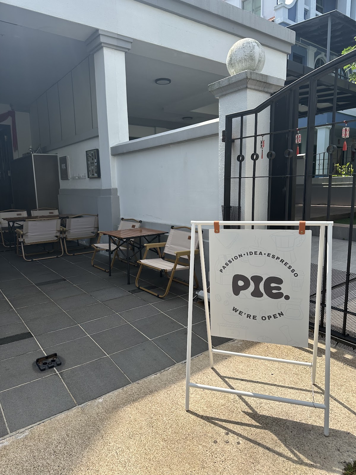 PIE. - Image 1