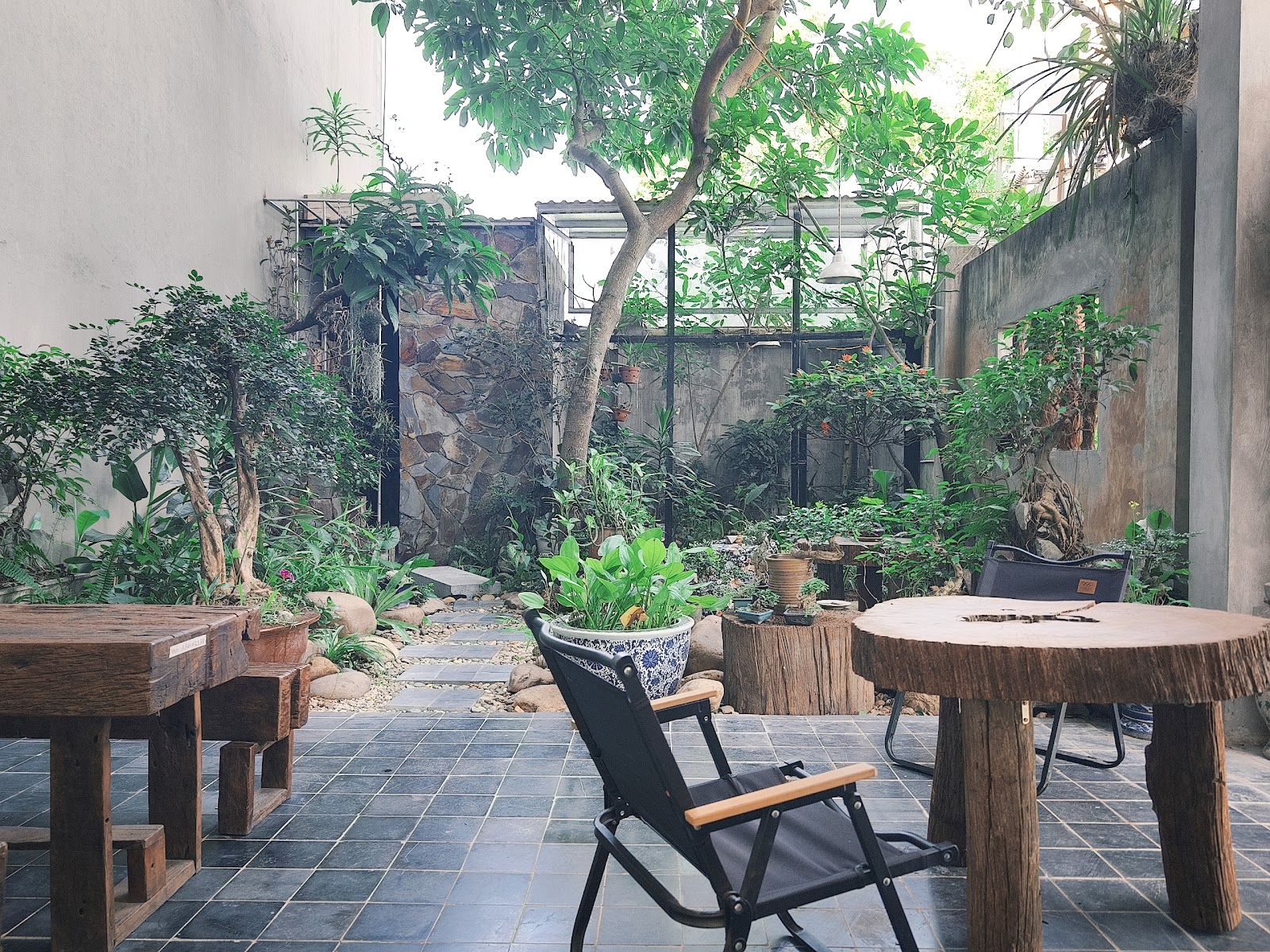 Rêu Coffee & Stay - Image 1