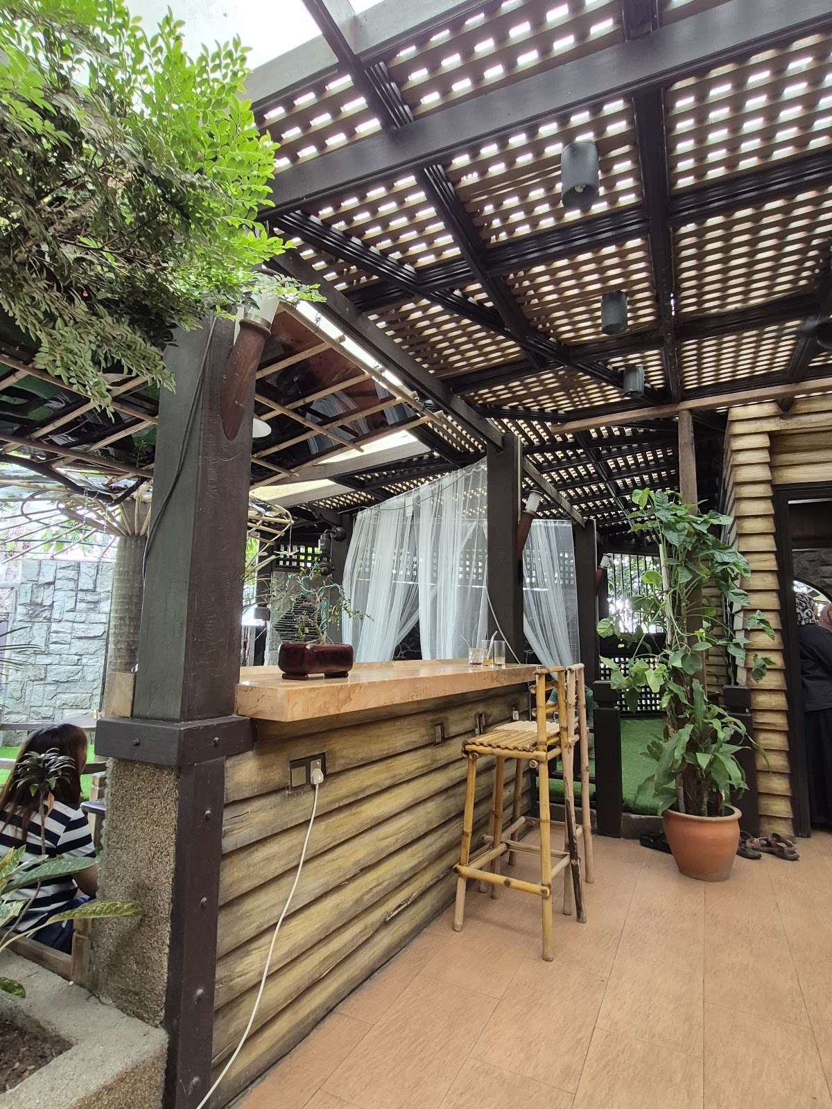 R's Garden Cafe - Image 1