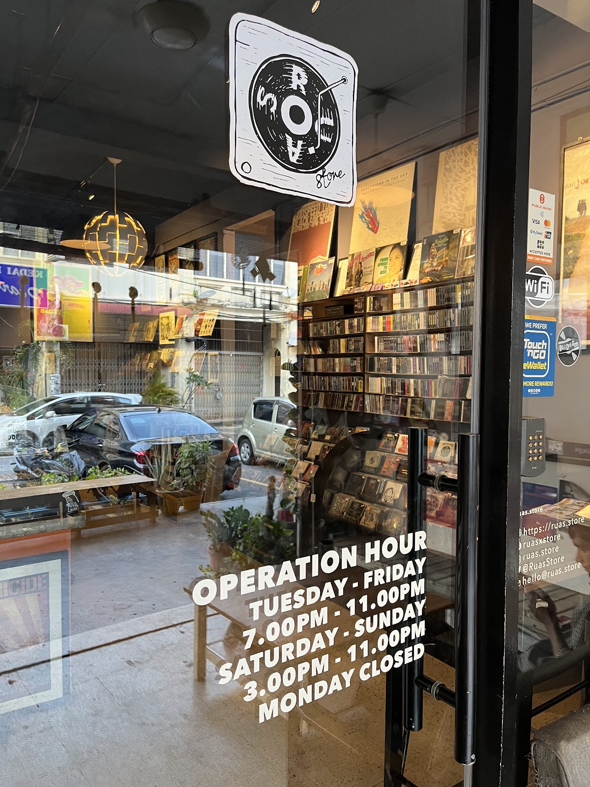 Ruas Records Store - Image 1
