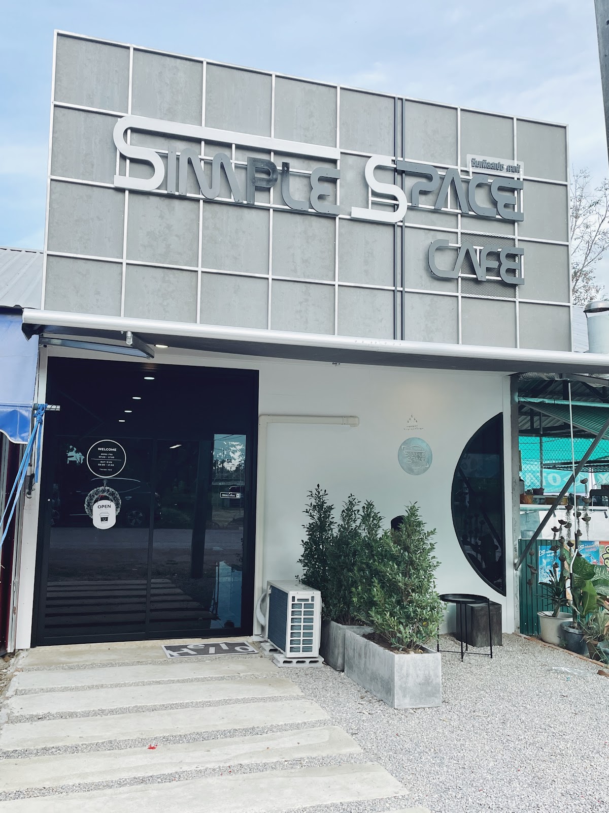 Simple Space Cafe - Image 1