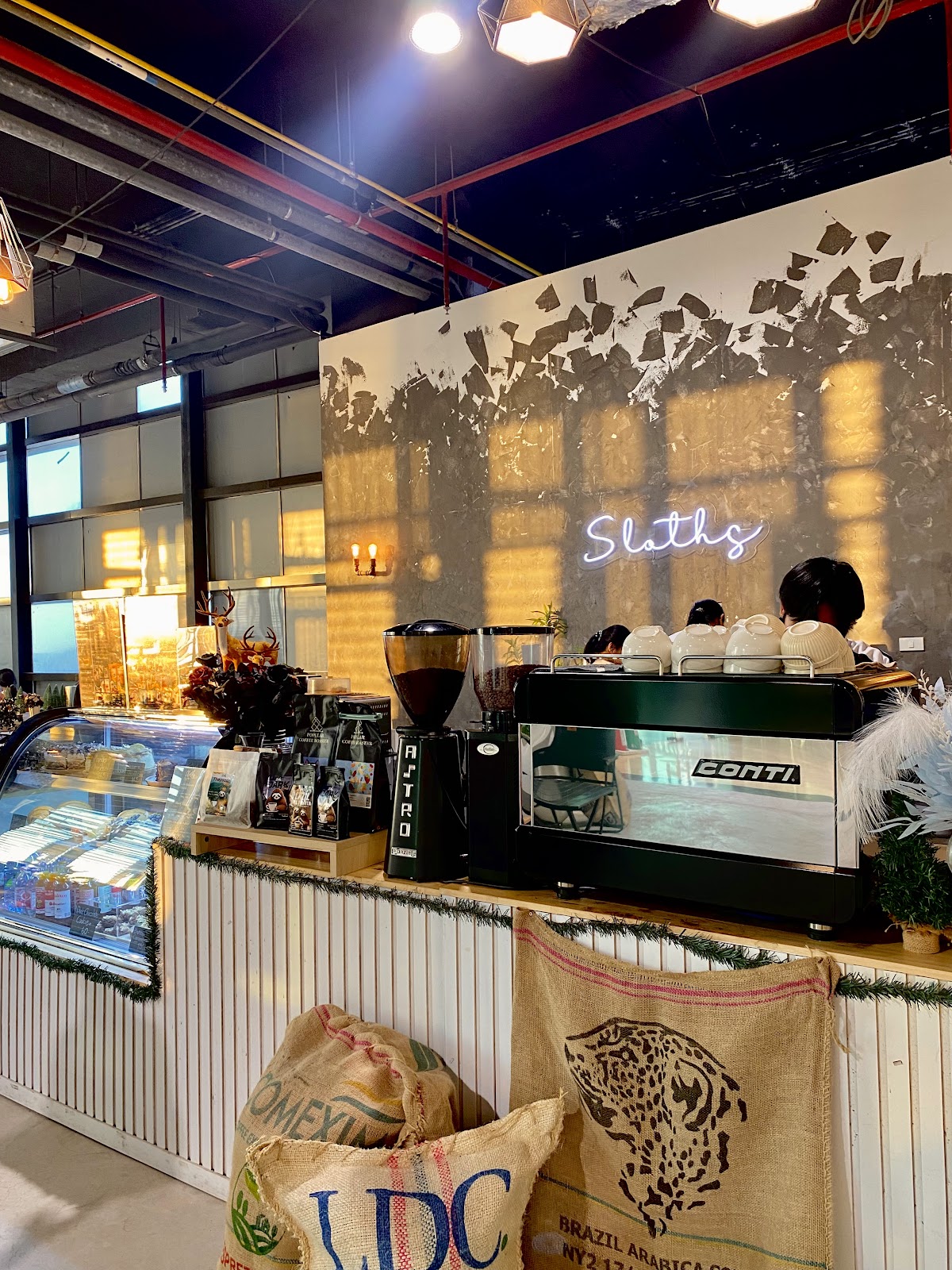 Sloths Cafe Fl.5 Central Beach Pattaya - Image 1