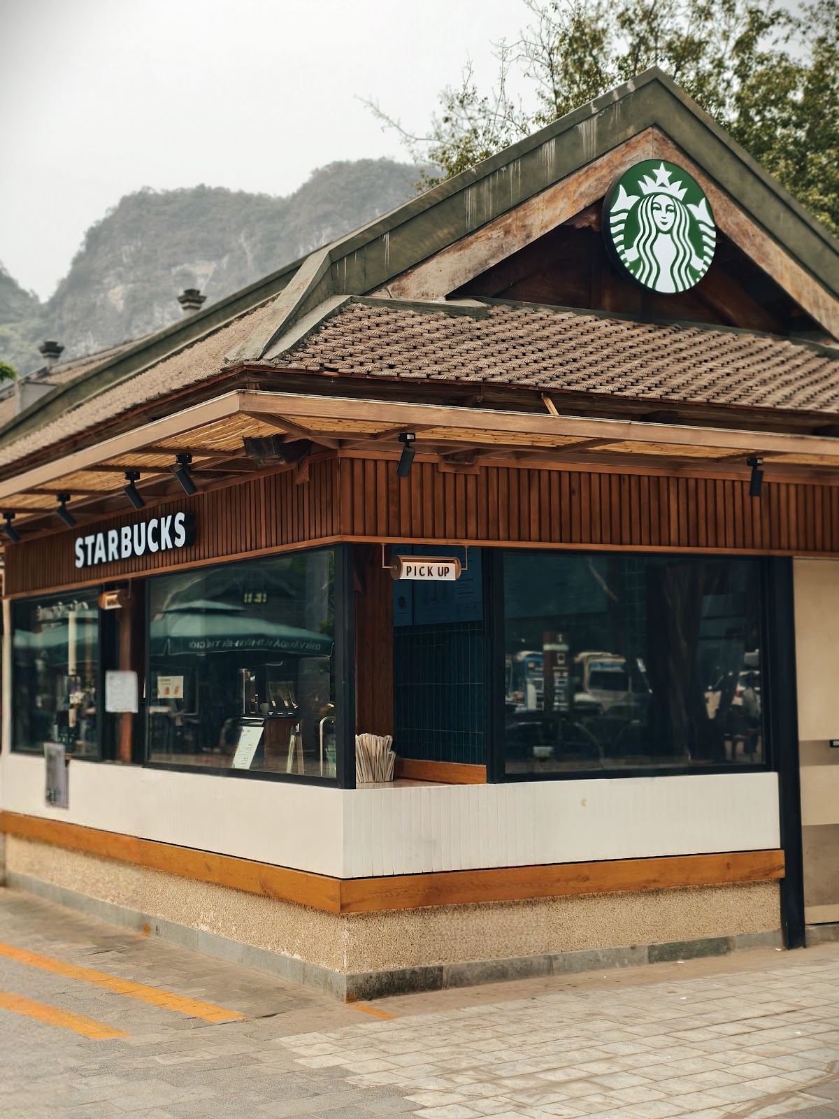 Starbucks Tràng An - Image 1