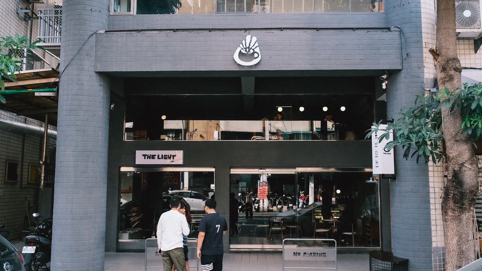 The Light x Coffee Art n Design灯泡咖啡館 手沖｜滬掛｜軽食｜甜点｜芸術｜家居 - Image 1