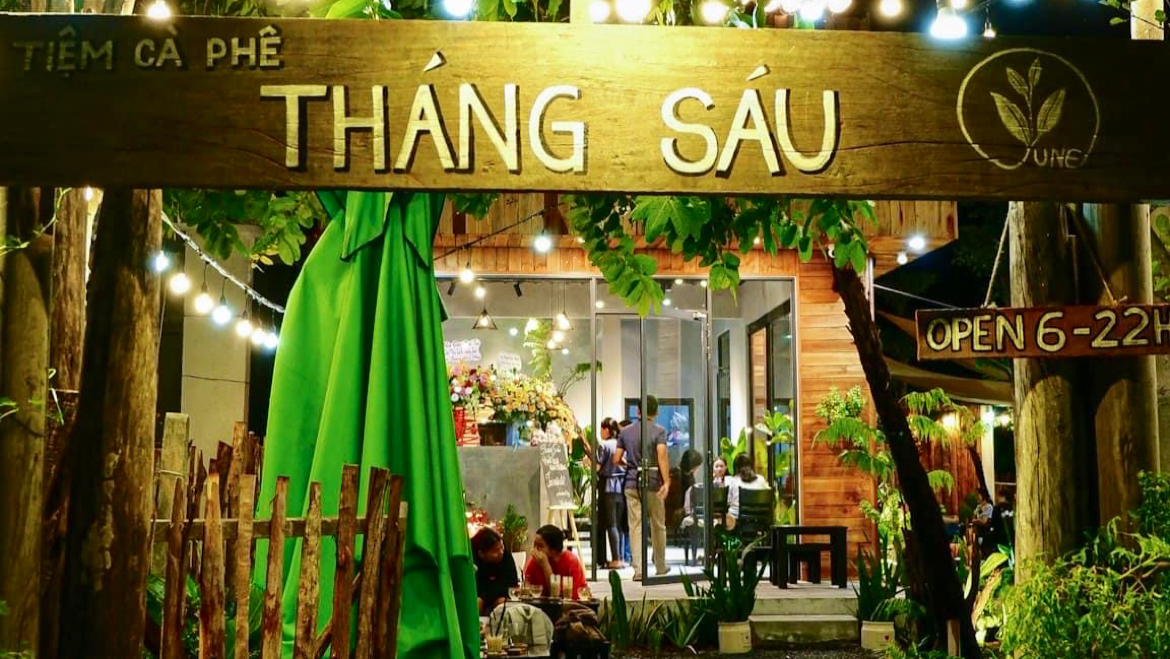 Tiệm Cafe Tháng Sáu - Image 1