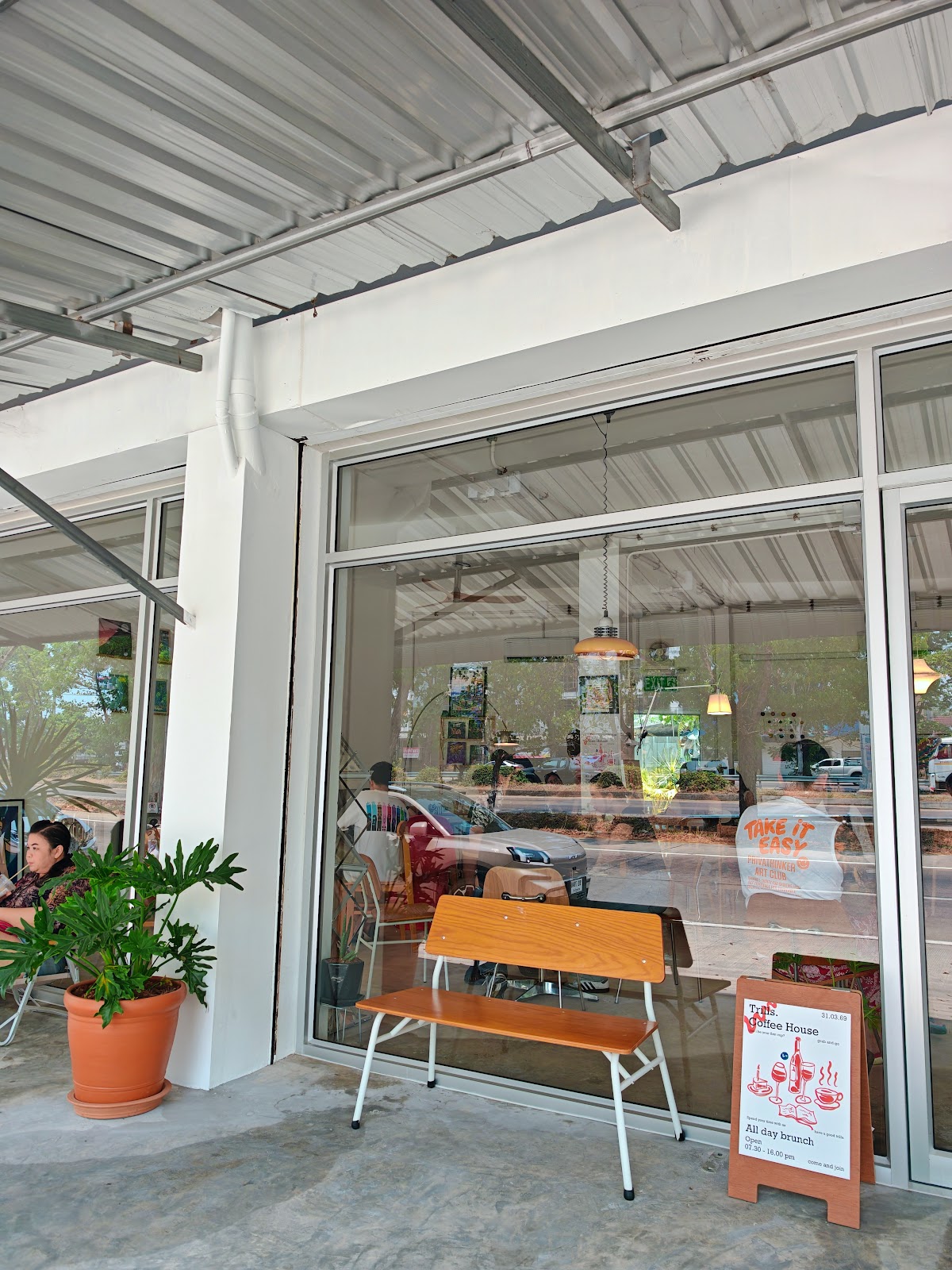 trills. coffee house - Image 1