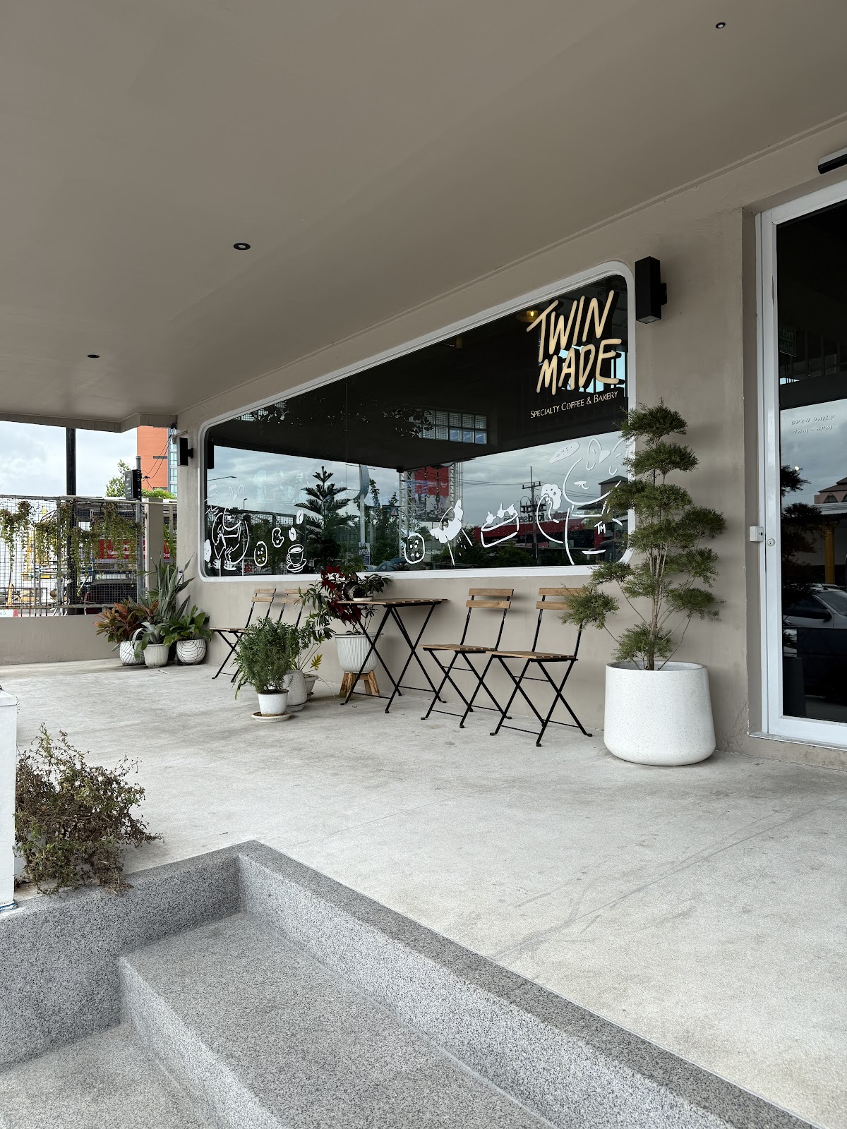 Twinmade Specialty Coffee & Bakery @ Pattaya Bus Terminal - Image 1