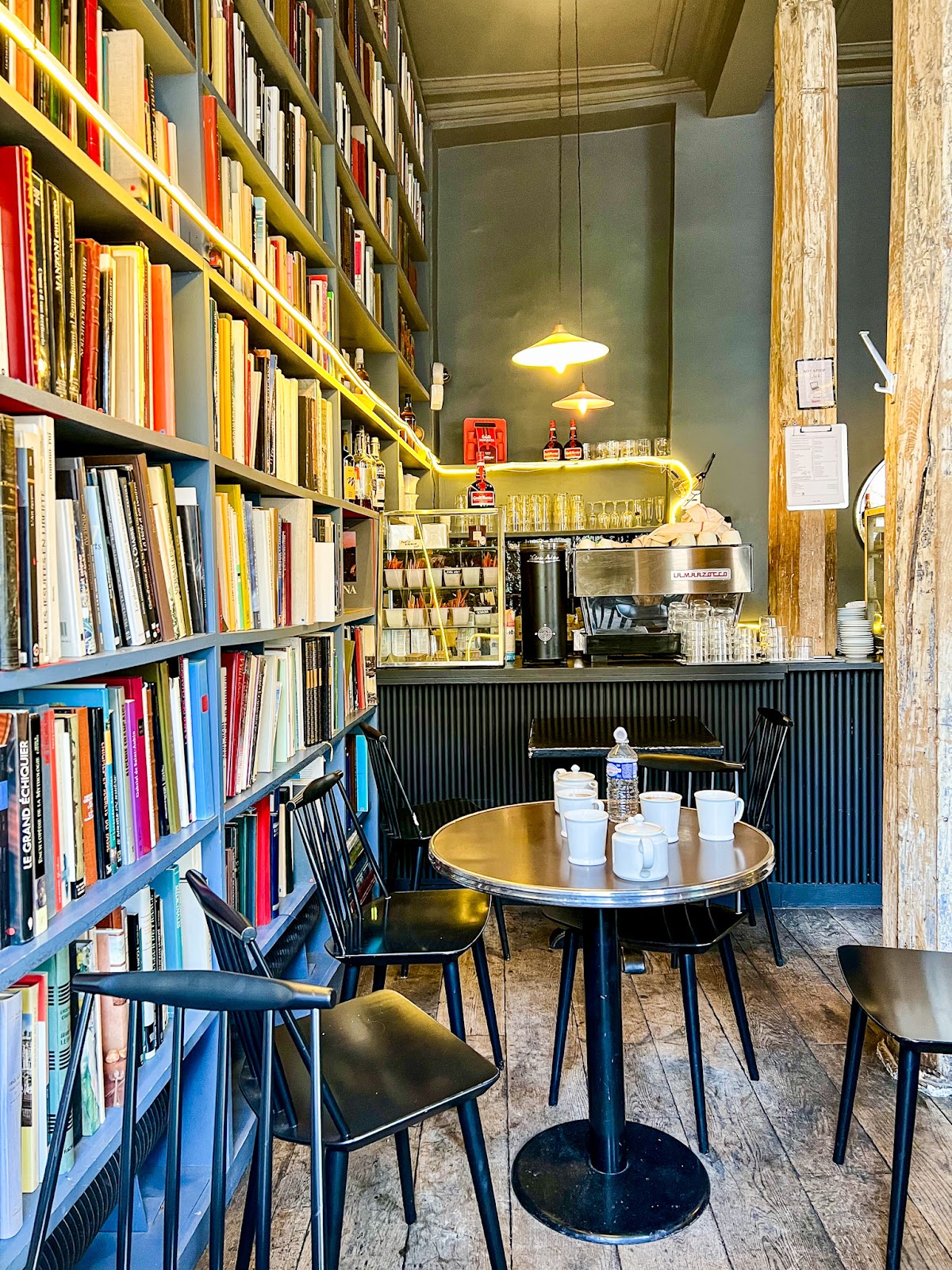 Used-book Café - Image 1