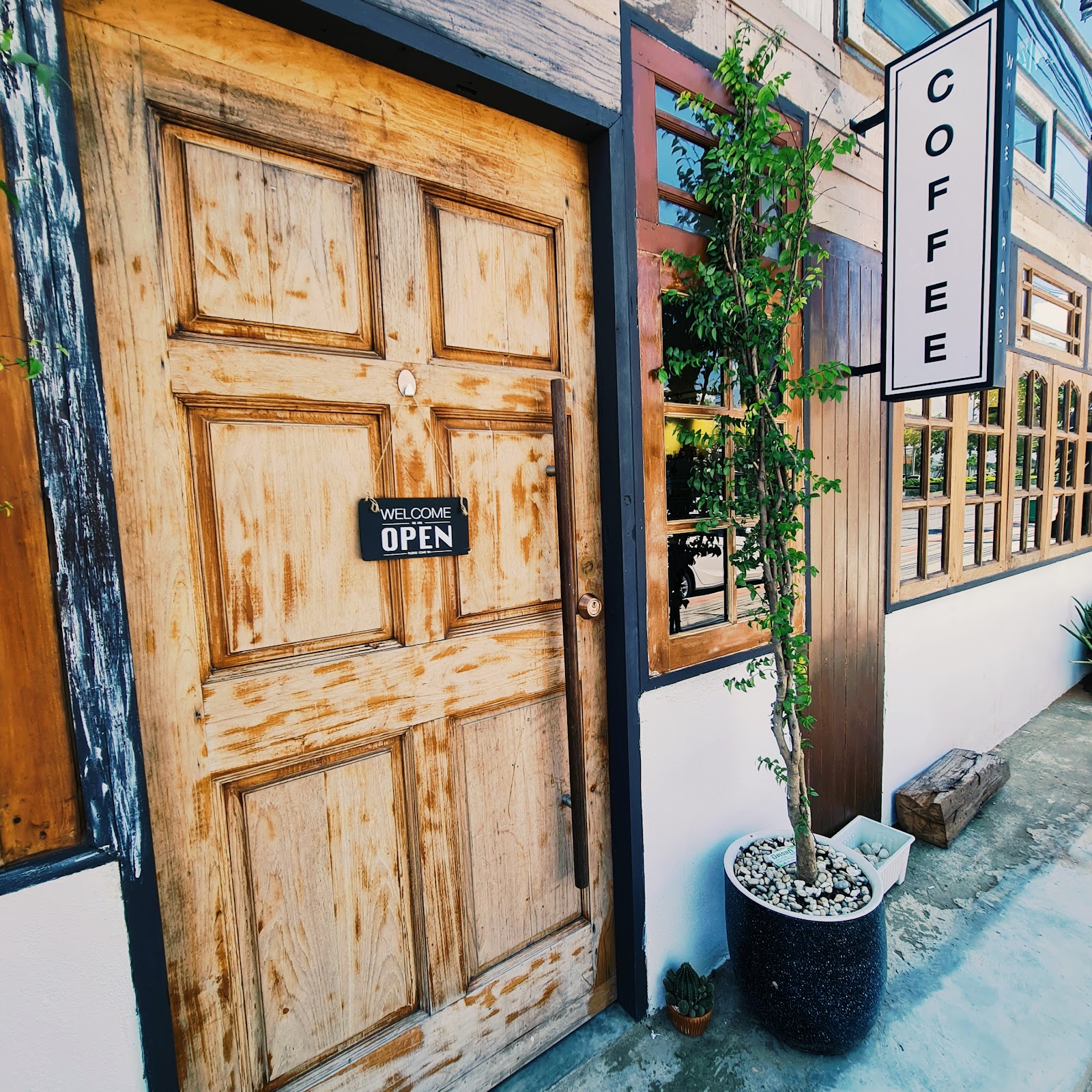 White Orange Espresso bar เจ้าคุณทหารลาดกระบัง - Image 1