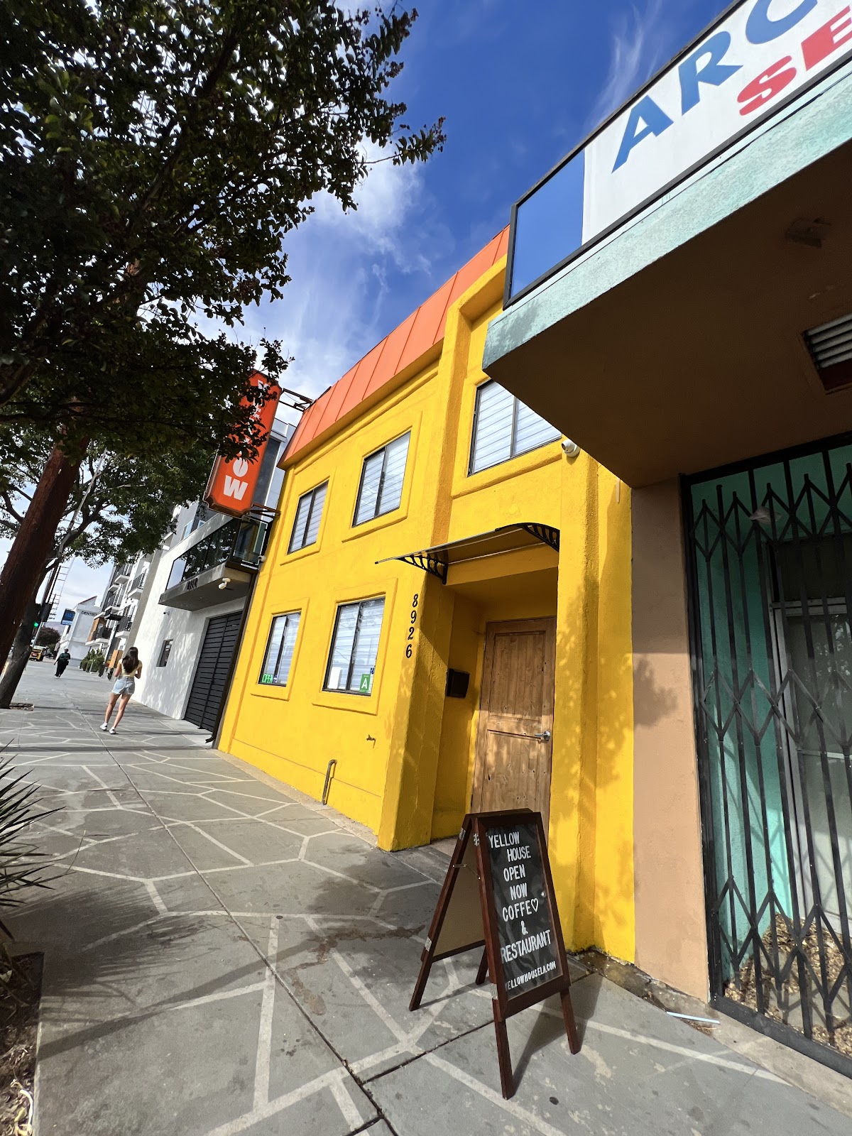 Yellow House Cafe & Restaurant - Image 1