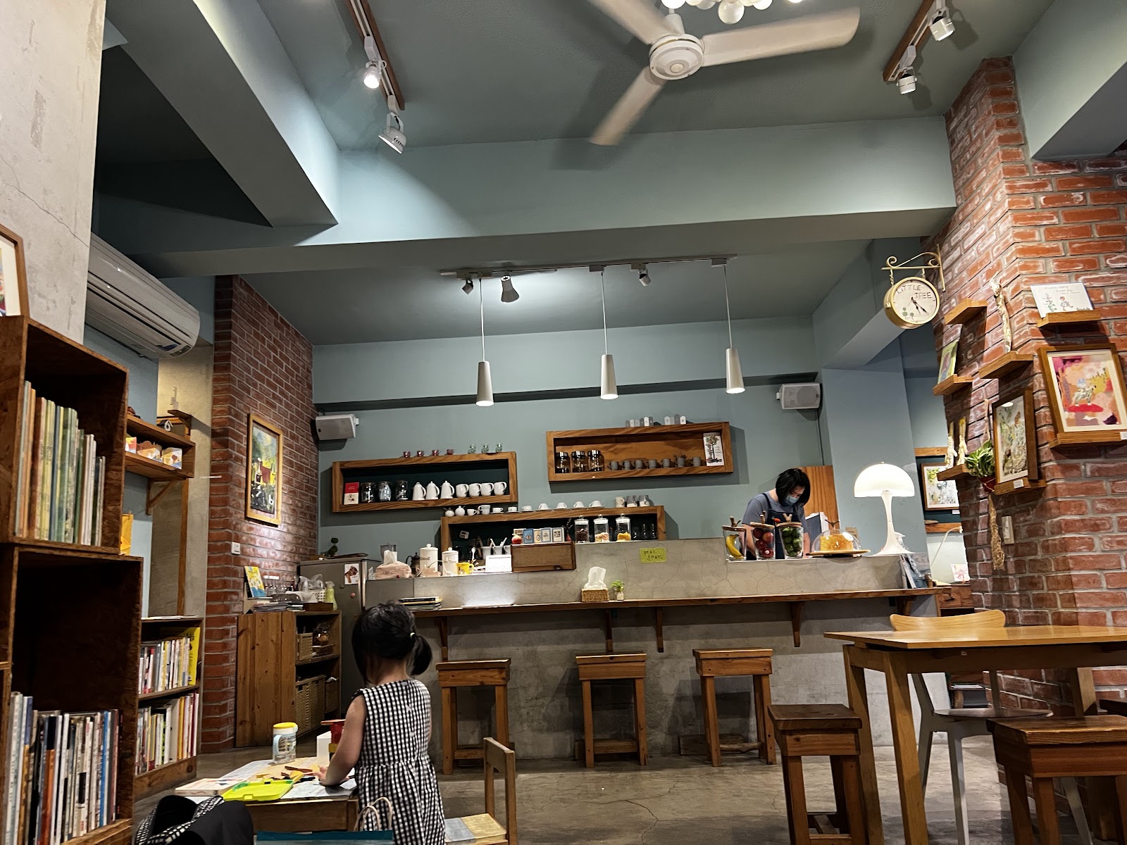 小樹的家繪本咖啡館 - Image 1
